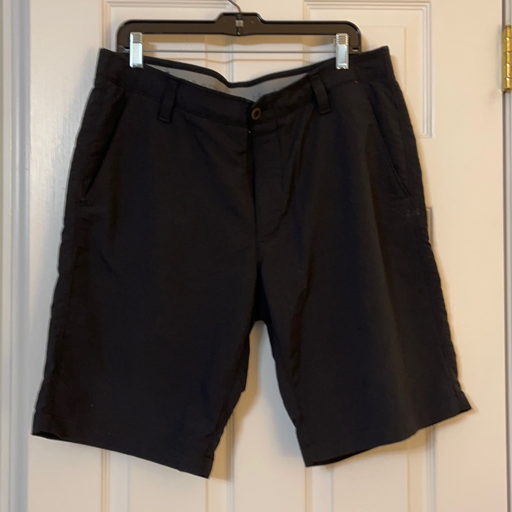 Men’s Under Armour golf shorts